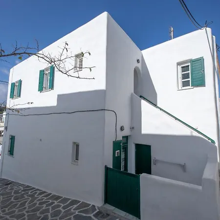 Paros Seafront Casa Alena דירה *